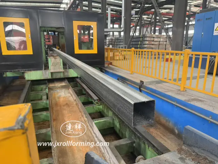 High Frequency Welding Pipe Making Machine Saw Cutting